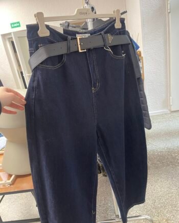 Tamsiai mėlyni džinsai